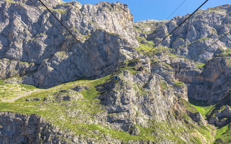 Massif que le téléphérique de Fuentre Dé escalade