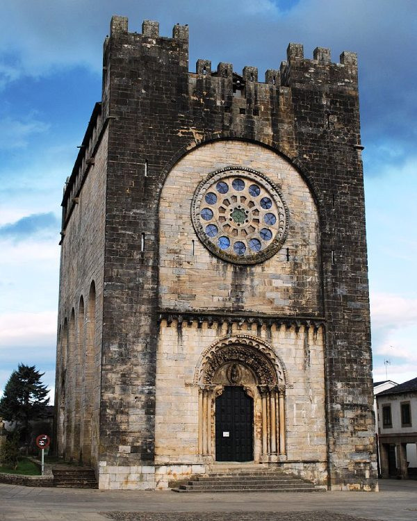 Façade de l’église de San Xoan de Portomarín