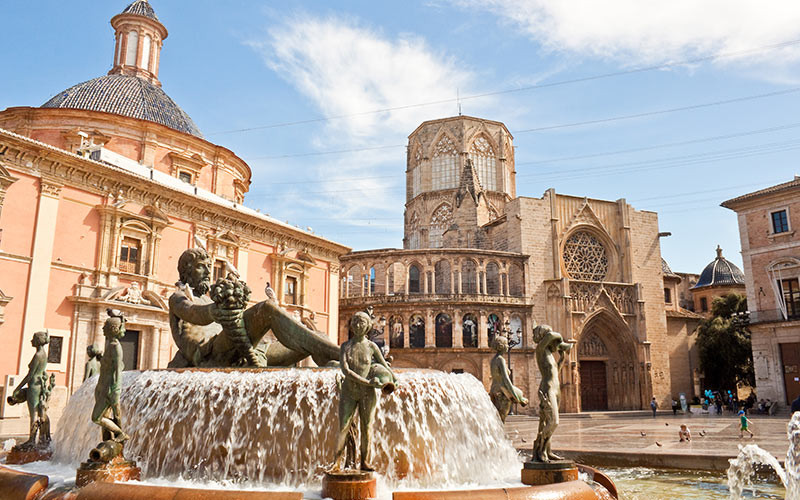 Fontaine du Turia sur la Place de la Virgen