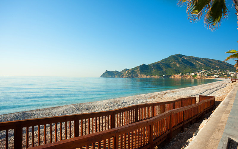 Passerelle sur la plage de l’Albir