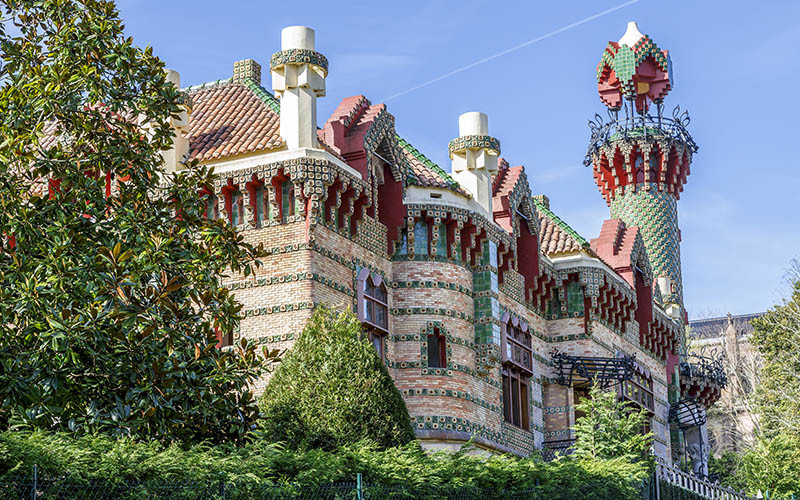 Le Caprice de Gaudí à Comillas, l'un des villages charmants sur le Camino del Norte