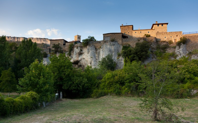 Palais de la famille Brizuela et vue panoramique de Puentedey