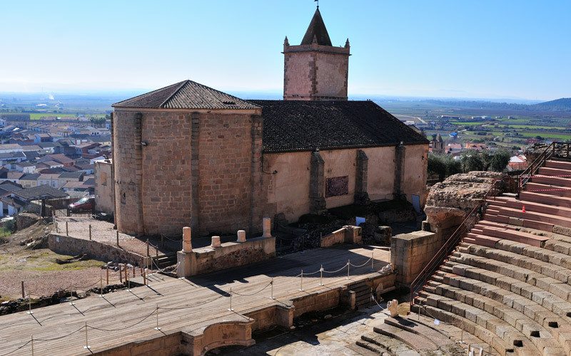 Église de Santiago au pied du Théâtre romain