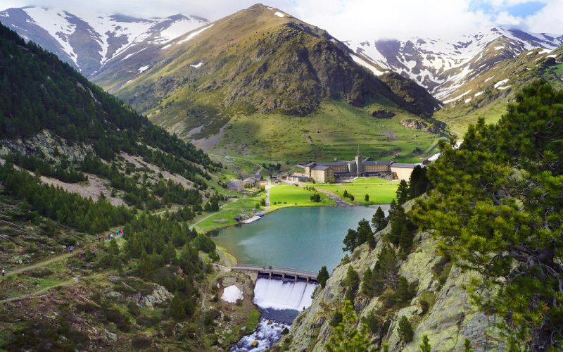 Lac de barrage de Cavallers et Besiberri.