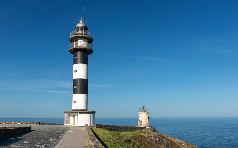 Phare de San Agustín et vieux phare en arrière-plan