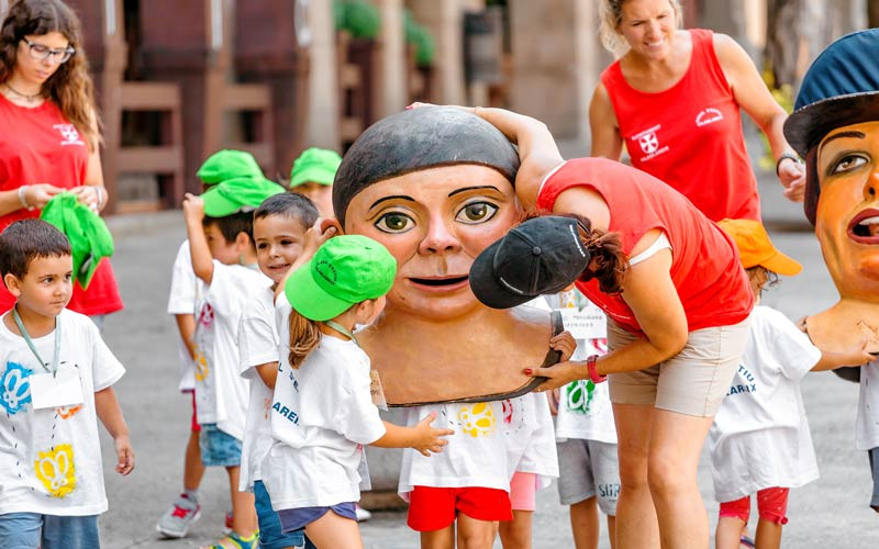 Fête de Grosse-Têtes dans le Village espagnol