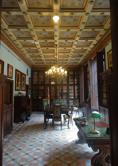 Grand escalier de marbre