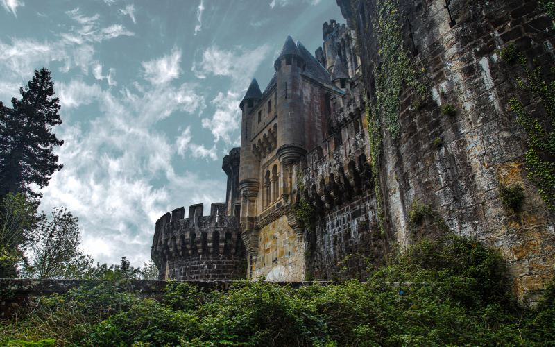 Façade frontale du château de Butrón