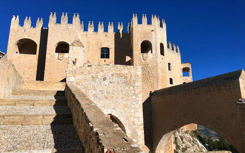 Accès au château entre les aires militaires et palatines