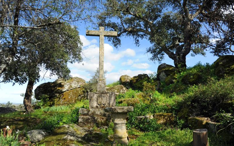 Croix á l’extérieur du Conventico