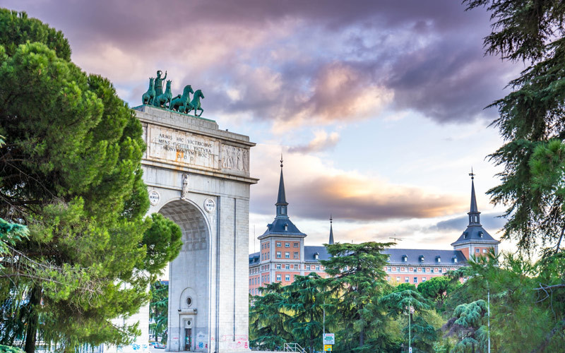 Arc de Triomphe à la Moncloa avec la déesse Minerve