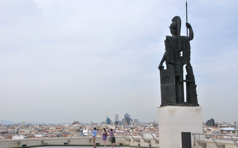 Minerve, surveillant Madrid depuis la terrasse du Cercle