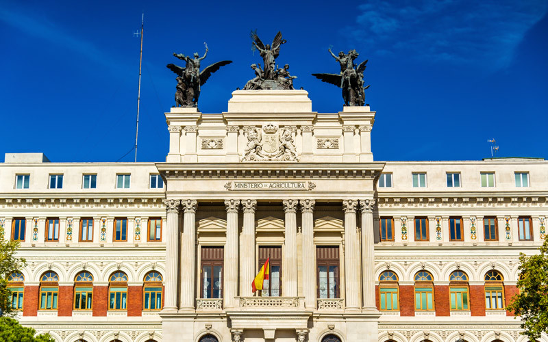 Palais du Ministère de l'Équipement avec l’ensemble de sculptures