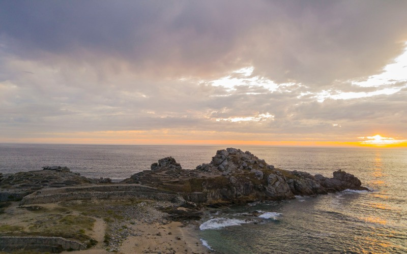 Castro de Baroña au coucher de soleil