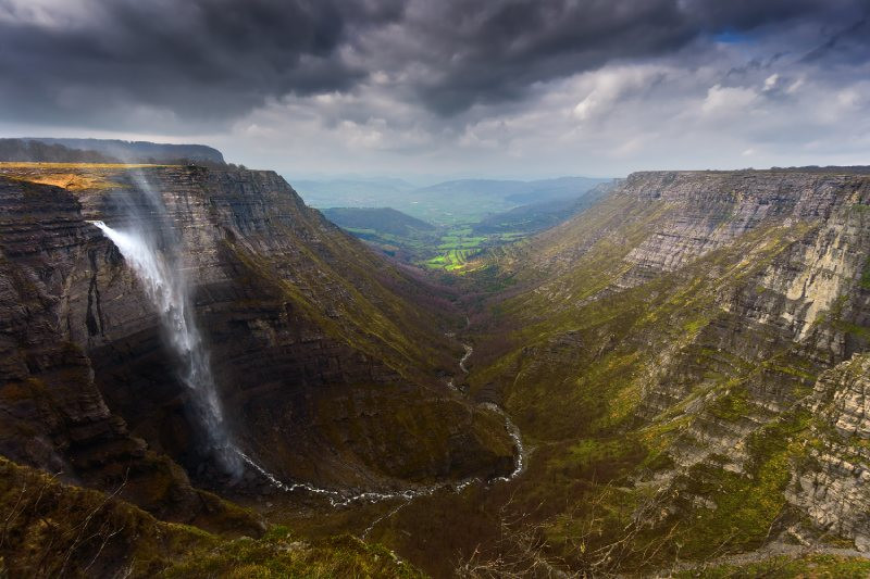 Salto del Nervión, la plus grande chute d'eau d'Espagne.