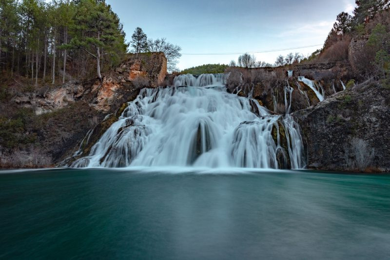 Salto de la Poveda à Guadalajara, une des chutes d'eau les plus spectaculaires d'Espagne