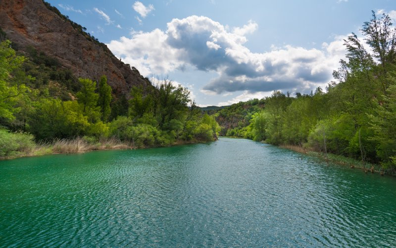 Vue sur le fleuve Tajo dans la région de Molina