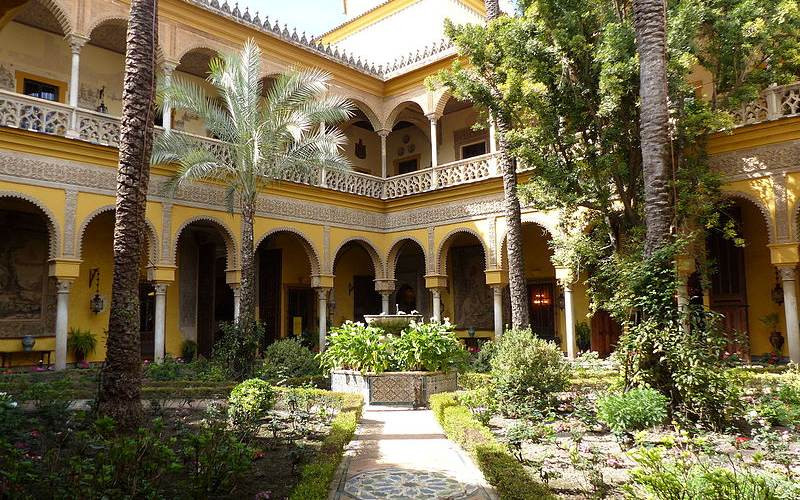 La principale cour intérieure du Palais de las Dueñas