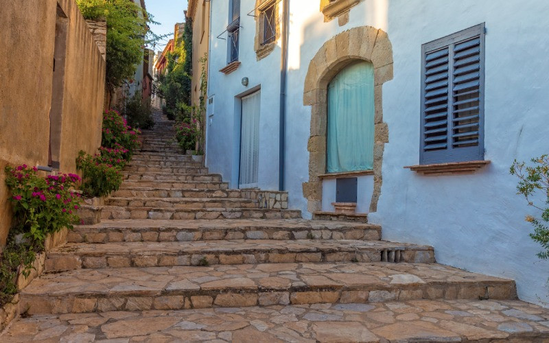 Rue au cœur du village