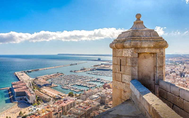 Vues du port d'Alicante depuis le château de Santa Bárbara