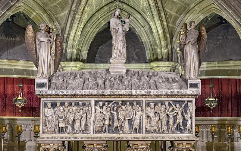 Sarcophage de Santa Eulalia, Crypte de Santa Eulalia dans la cathédrale de Barcelone