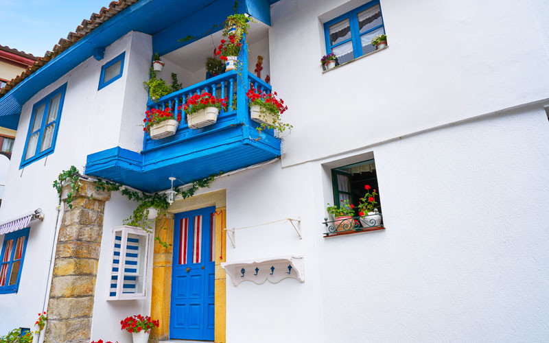 Maison de pêcheur dans le village de Tazones