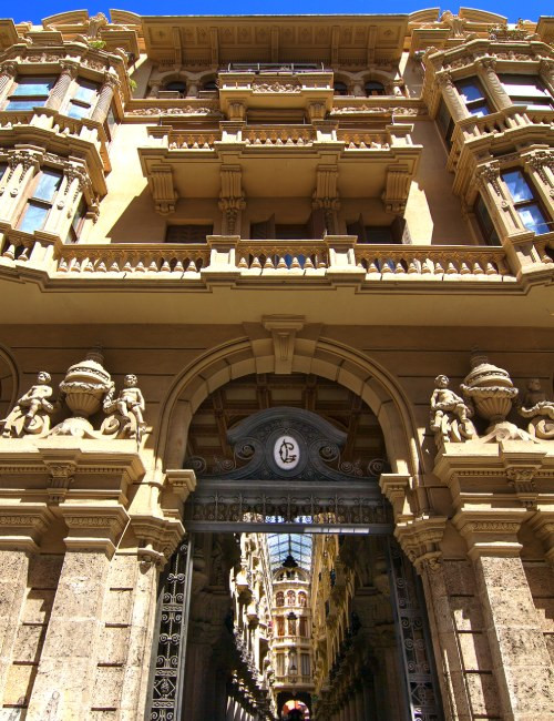 Façade extérieure du Pasaje de Lodares