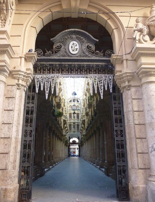 Une des entrées du passage de Lodares 