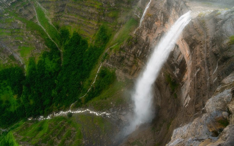 Vue zénithale de la cascade du Nervión