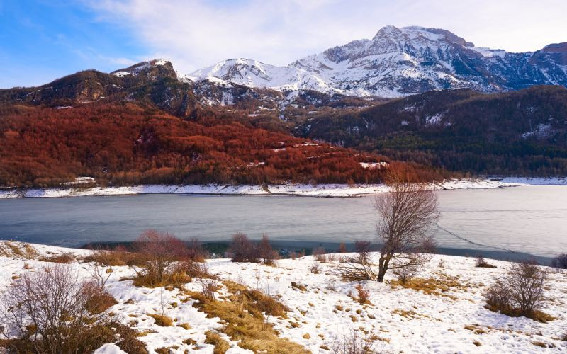 Lac de Barrage de Búbal