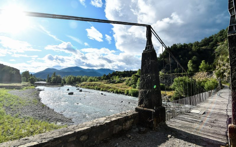 Pont du XIXe siècle sur la rivière Ara à Jánovas