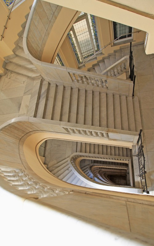 Escalier du Círculo de Bellas Artes à Madrid