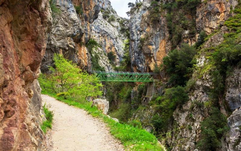 Le pont de Los Rebecos sur la route du Cares