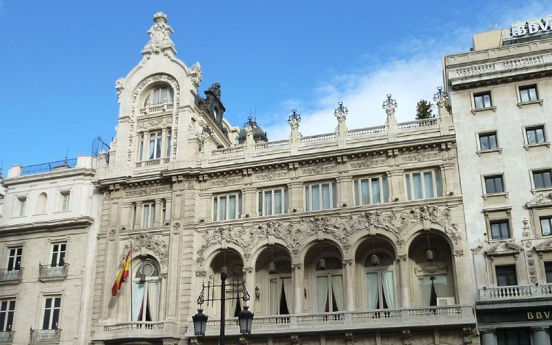 Haut de la façade du casino à Madrid