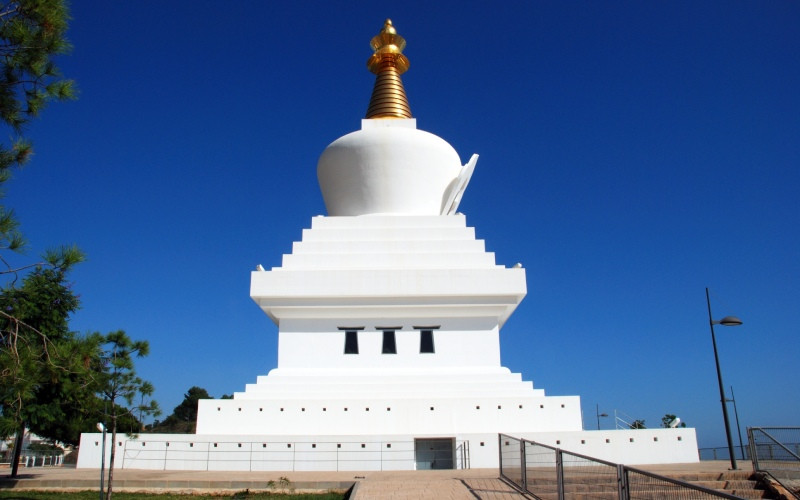 Le Stupa de l’Illumination est l'un des bâtiments les plus célèbres de Benalmádena