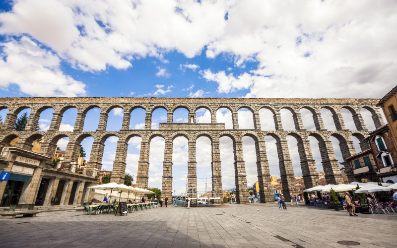 Aqueduc de Ségovie depuis l'Avenue Acueducto