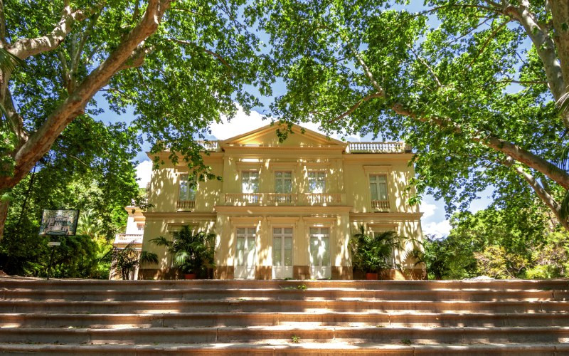 Maison-palais du jardin de La Concepción entourée d'une nature pure