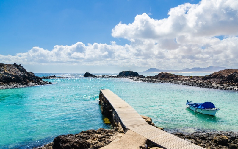 Passerelle dans l’une des plages de l'île de Lobos