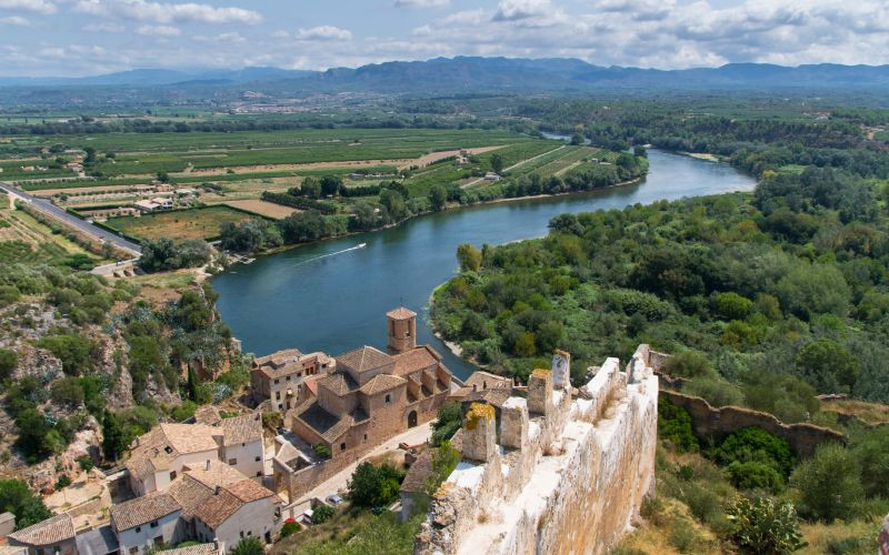 Vue aérienne du château de Miravet, l'un des châteaux les plus importants pour l'Ordre