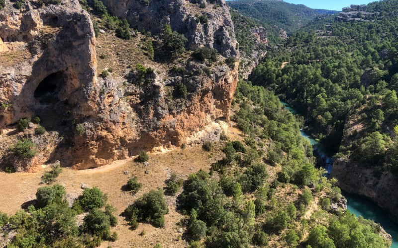 La fenêtre du diable sur la gorge étroite de la rivière Júcar 