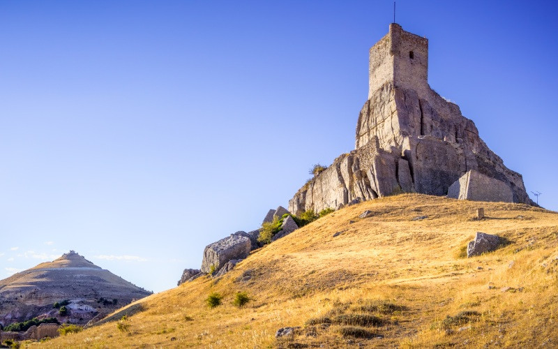 Le château d'Atienza est situé au sommet d'un promontoire