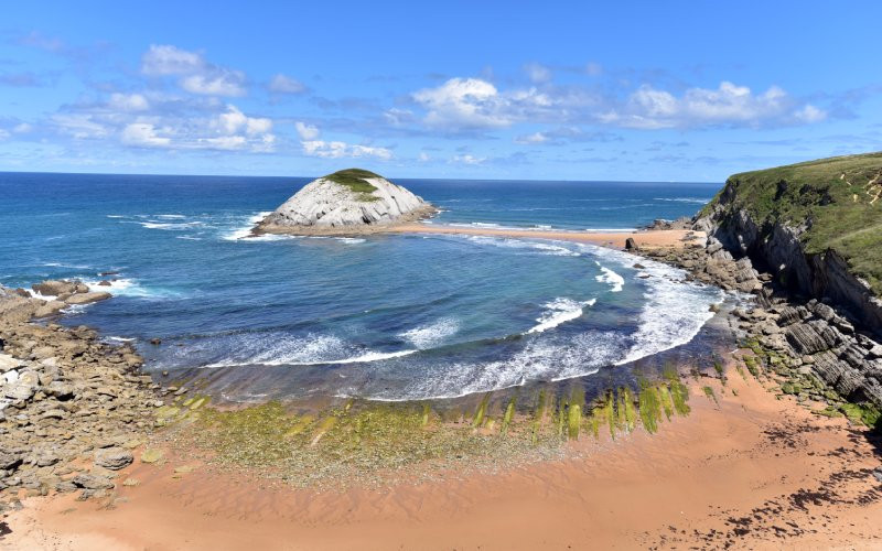 Plage de Covachos à marée basse rattachée à l'île de Castro