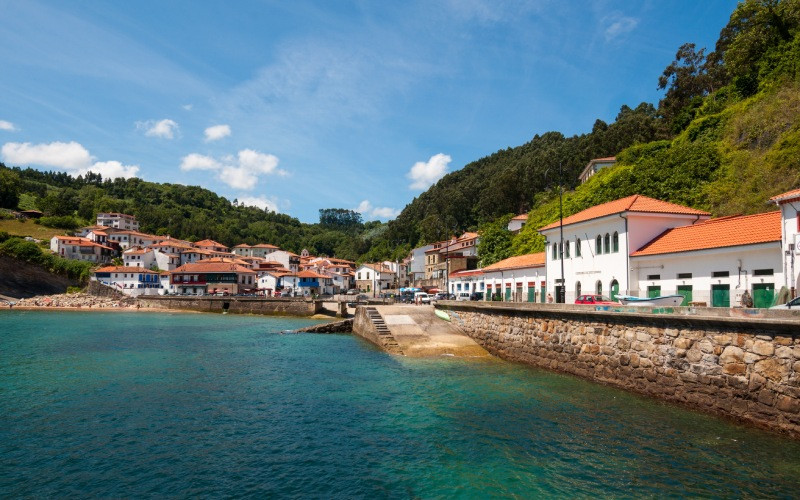 Voici à quoi ressemble Tazones vu de la mer