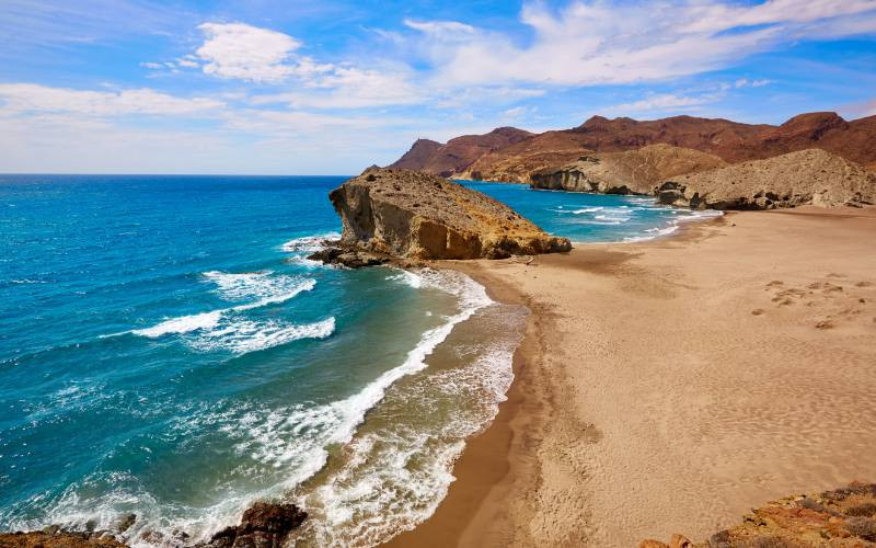 Plage El Mónsul dans le parc naturel de Cabo de Gata-Níjar 