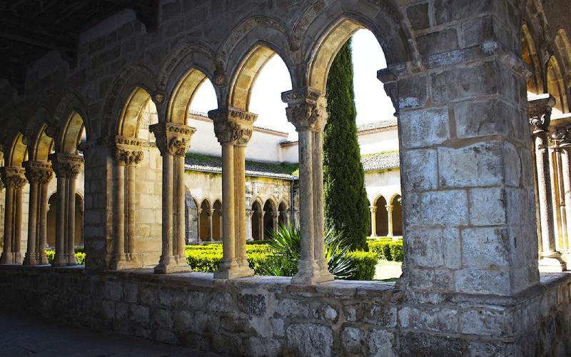 Église et monastère de Soterraña 