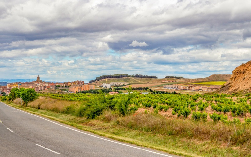 Vue de loin de Viana, le lieu de la mort de César Borgia