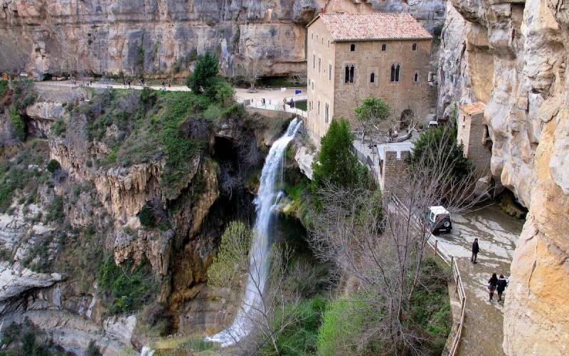 Vue aérienne du monastère de Sant Miquel de Fai