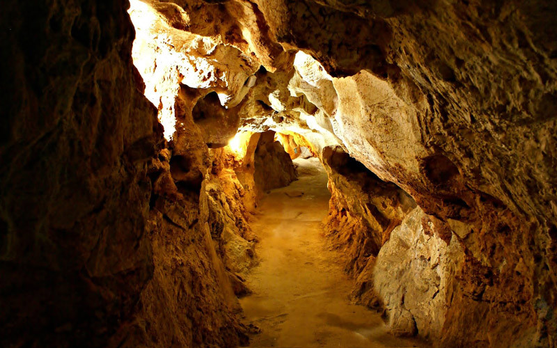 Couloirs dans la grotte du Trésor 