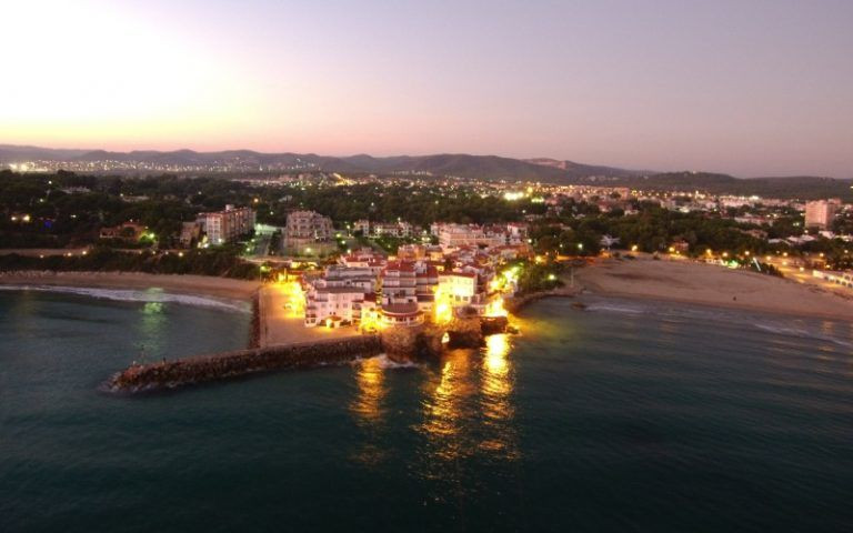 Vue nocturne du Roc de Sant Gaietà