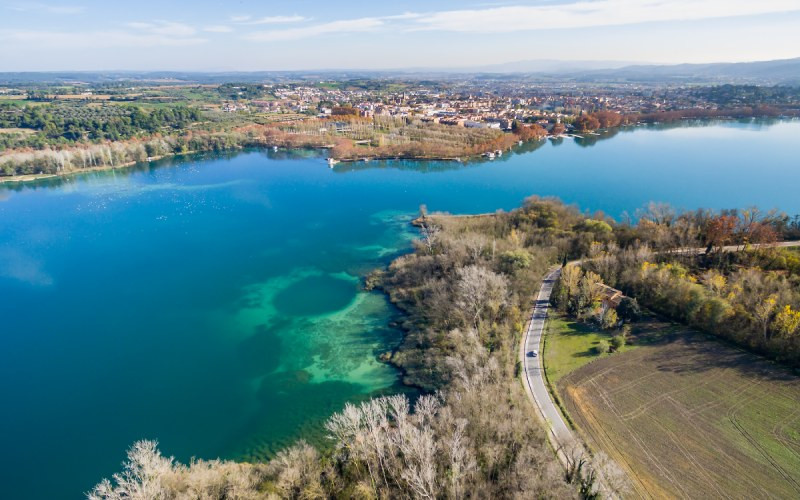 Paysage du lac de Banyoles dans la province de Gérone